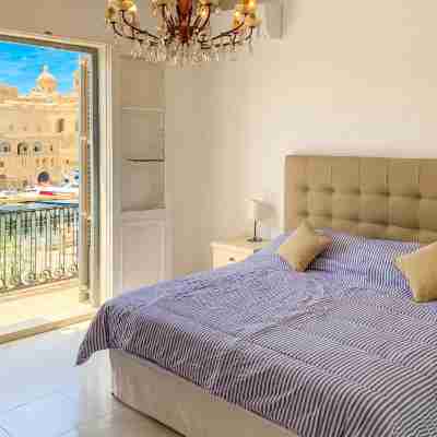 Bougainvillea Breeze & Marina View - Happy Rentals Rooms