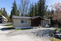 The Hitching Post Motel - Parking