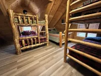 Amazing 4Br Cabin -HT, Fire Pit & Game Room-10 Mins from PF - Boutique