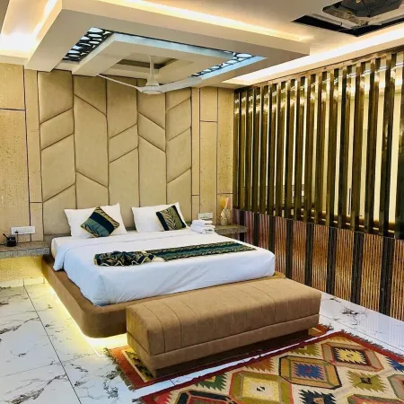 The Hotel Emerald