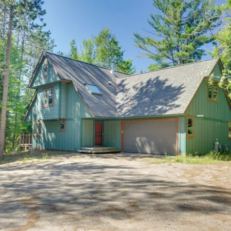 Private Peninsula! Laurel Lake Retreat w/ 3 Piers
