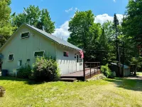 2 bedroom private custom built home with loft. - Homestays