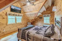 Luxury Log home steps from private beach in Meredith on Lake Winnipesaukee. - Wifi