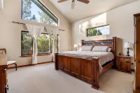 Quiet Luxury-Tall Pines-3 Bedroom-2.5Acres-Sleeps 15-Swim & Fish 5Mins to Creek! - 4 stjerner