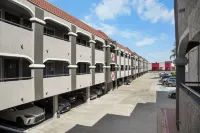 Ramada by Wyndham Ontario - Parking