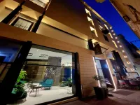 The Embassy Valletta Hotel - Pet friendly
