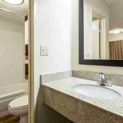 Red Roof Inn Edison Rooms