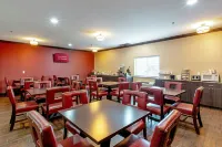 Red Roof Inn & Suites Omaha - Council Bluffs - piscina