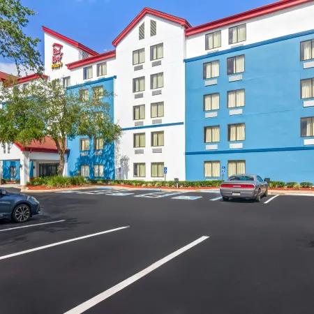 Red Roof Plus+ Jacksonville - Southpoint