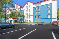 Red Roof Plus+ Jacksonville - Southpoint - parking