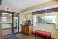 Red Roof Inn Kalamazoo East - Expo Center - parking