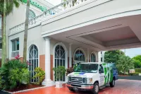 ฮอลิเดย์ อินน์ เอ็กซ์เพรส ไมอามี แอร์พอร์ต โดรัล แอเรีย บาย IHG - ที่มีที่จอดรถ