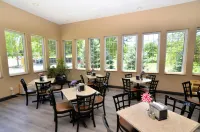 Cobblestone Inn & Suites - Denison | Majestic Hills - 2-Star