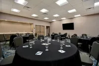 Homewood Suites by Hilton Orange New Haven - Pools