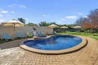Heritage Motor Inn Corowa - parking