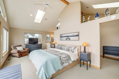 Beautiful Birch Bay Retreat w/ Deck & Fire Pit! - Homestays