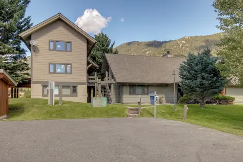 Big Sky Condo w/ Resort Amenities & Mountain Views - Kitchenette