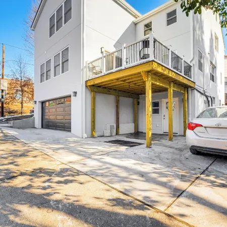 7 Mi to National Mall: Bright DC Studio! Hotels in Washington D.C.