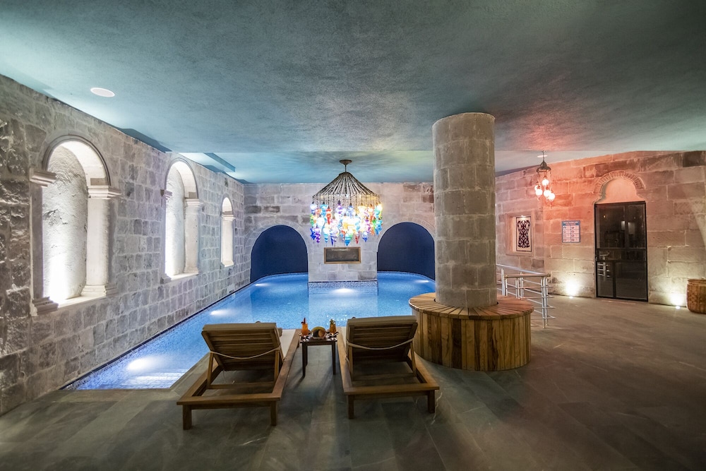 Imperial Cave Suites & SPA