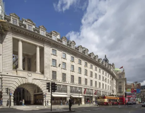 โรงแรมคาเฟ รอยัล - ลอนดอน