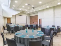 Occidental Sevilla Viapol Hotels near La Raza