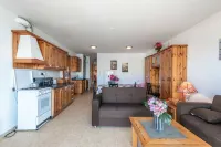 GetawaysMalta - Harbour Lights Seafront 2-Bedroom Apartment in St Paul's Bay
