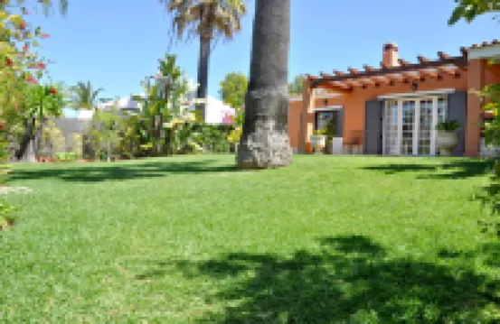 Fantastic for Family Gatherings, Optional Pool Heating, Free Air Con & Wifi