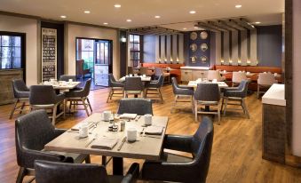 5. Hyatt Ce..