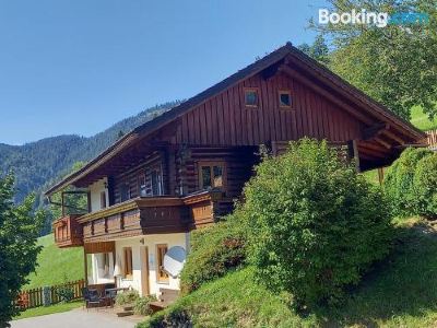 Apartment with Mountain View