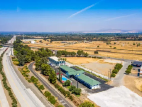 雷德布拉夫戴斯酒店 雷德布拉夫酒店