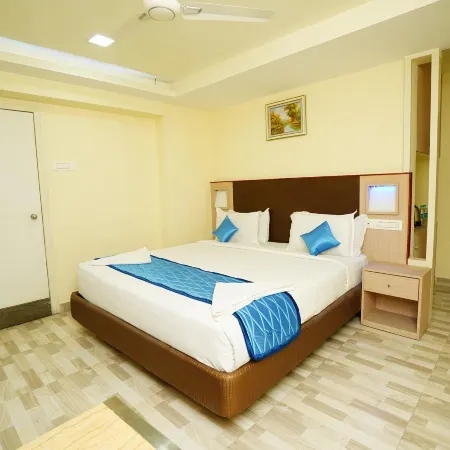 Hotel SK Riverfront Отели рядом с достопримечательностью «Храм Канакадурга»
