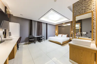 Hello hotel(헬로우 호텔) 용장천 주변 호텔