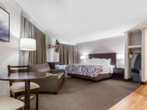Red Roof Inn & Suites Omaha - Council Bluffs Hotels in Lewis