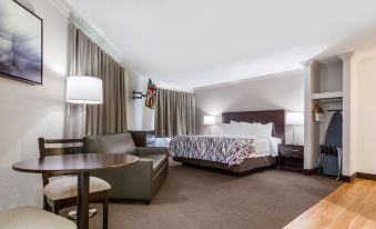 Red Roof Inn & Suites Omaha - Council Bluffs