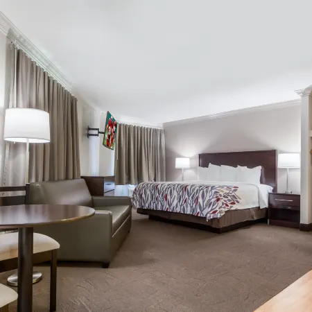 Red Roof Inn & Suites Omaha - Council Bluffs