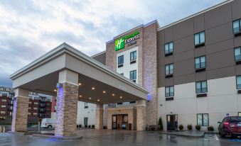 Holiday Inn Express & Suites Columbus - Worthington