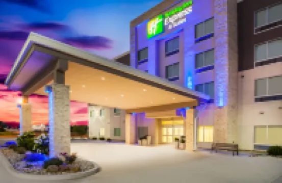 Holiday Inn Express & Suites LITCHFIELD WEST by IHG