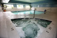Holiday Inn Express & Suites Ashland - Hot Tub