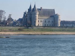 Logis Hotel Sully le Chateau