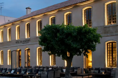 Boutique Hôtel des Remparts & Spa Отели рядом с достопримечательностью «Salin d'Aigues-Mortes»