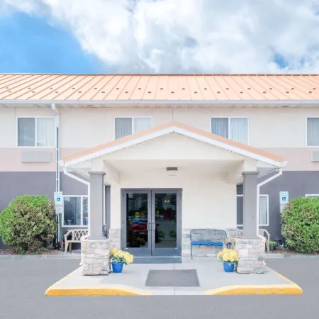 Days Inn & Suites by Wyndham Fargo 19th Ave/Airport Dome