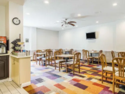 Econo Lodge Darien Hotels in Darien