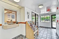 Motel 6 Glenview, IL - Chicago North Hotels in Prospect Heights