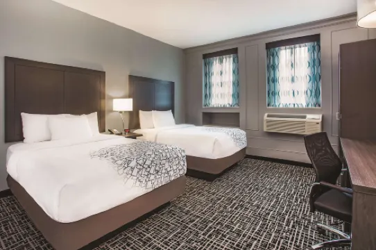 La Quinta Inn & Suites by Wyndham Baltimore Downtown