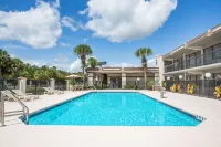 Travelodge by Wyndham Deltona Hotels in Deltona