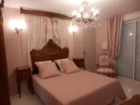 Mas les Vieux chênes Hotels in Lambesc