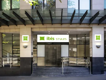 Ibis Styles Sydney Central Отели рядом с достопримечательностью «The Cenotaph»