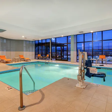 Holiday Inn Express & Suites CENTRAL OMAHA by IHG