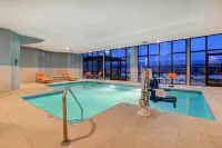 홀리데이 인 익스프레스 & 스위트 센트럴 오마하, IHG - 수영장