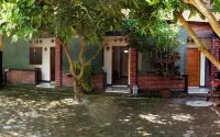 Pondok Wulan Guesthouse Hoteller i Babakan